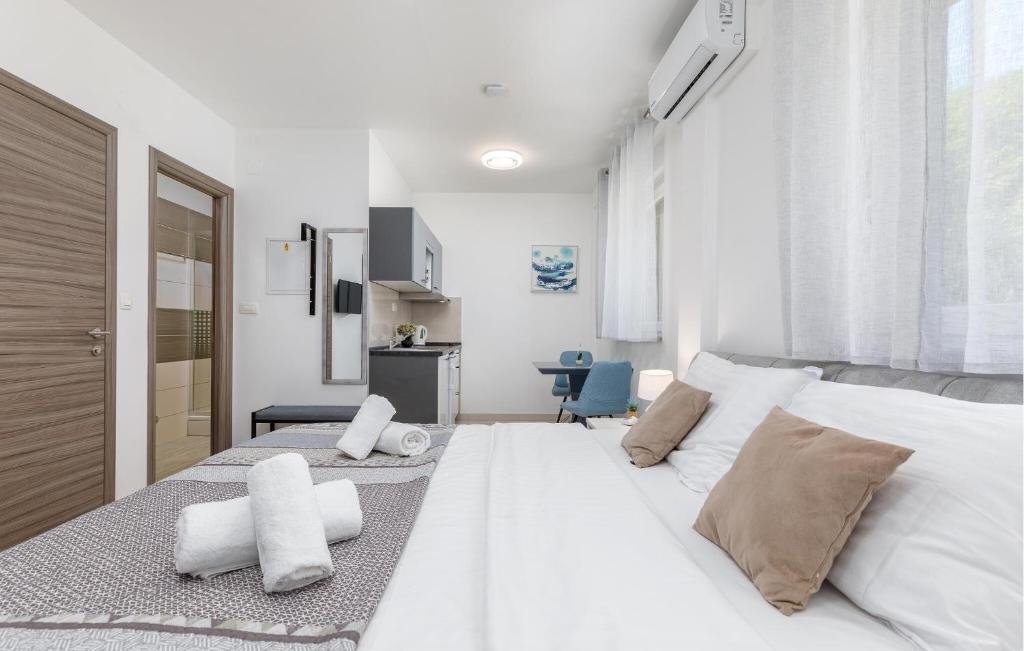 Stunning Apartment In Pula With Wifi - Cir773