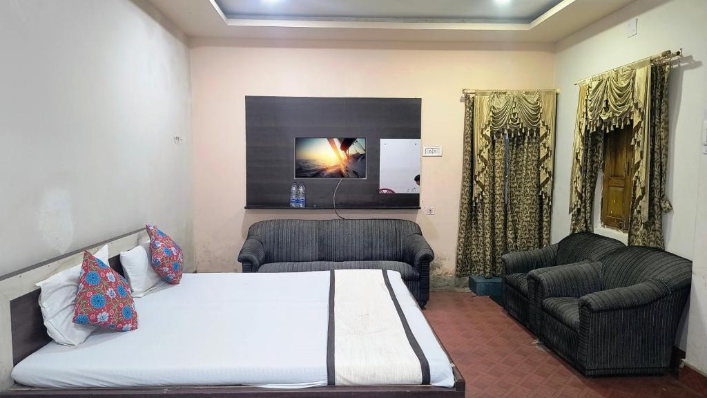 Φωτογραφία από το άλμπουμ του Hotel Ashirbad I comfort Near Railway Station σε Μπουμπάνεσβαρ
