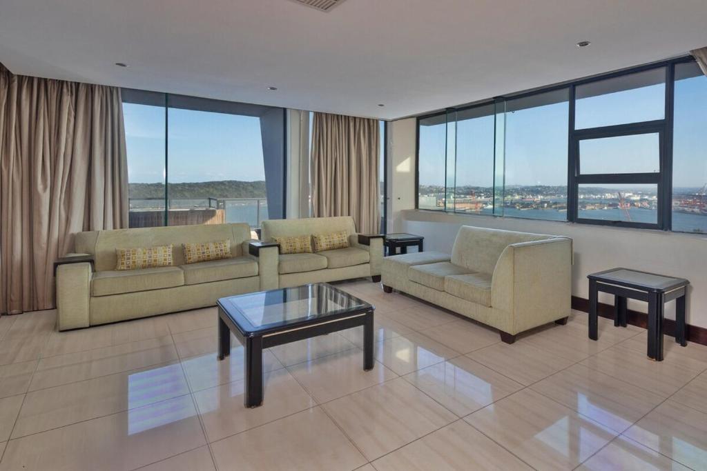Photo inspiration: Massive Penthouse Units Reference: Huge Penthouse Overlooking The Harbour Durban Precios Actualizados En