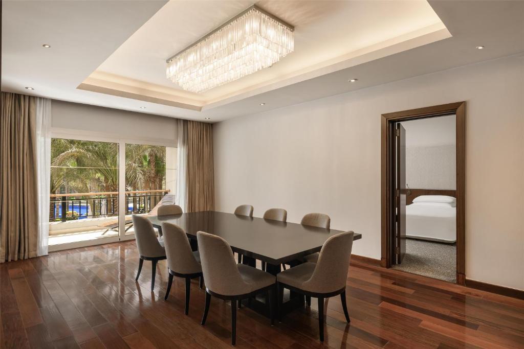 Dusit Thani LakeView Cairo - 17