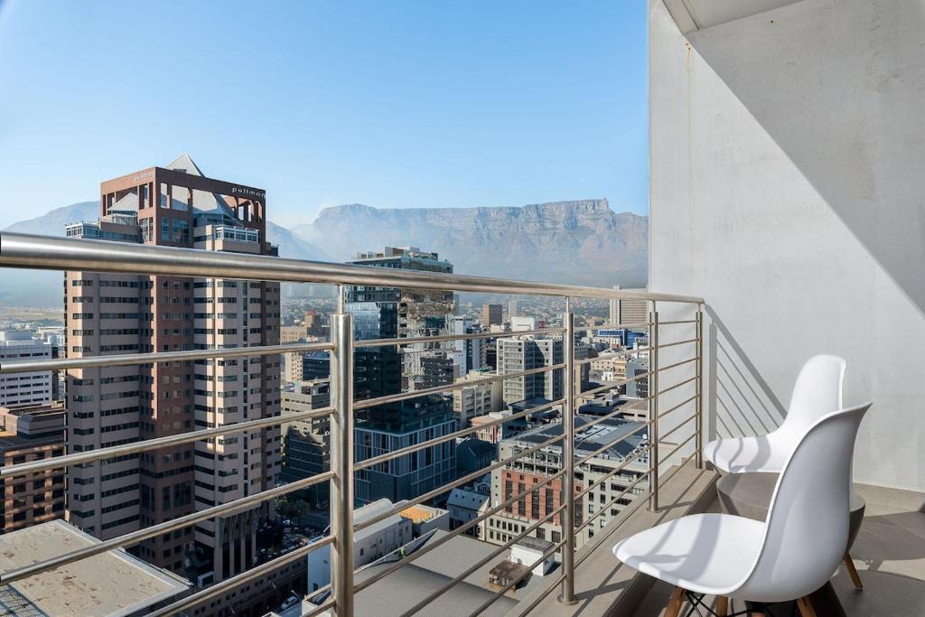 En generel udsigt til bjerge eller udsigt til bjerge taget fra lejligheden