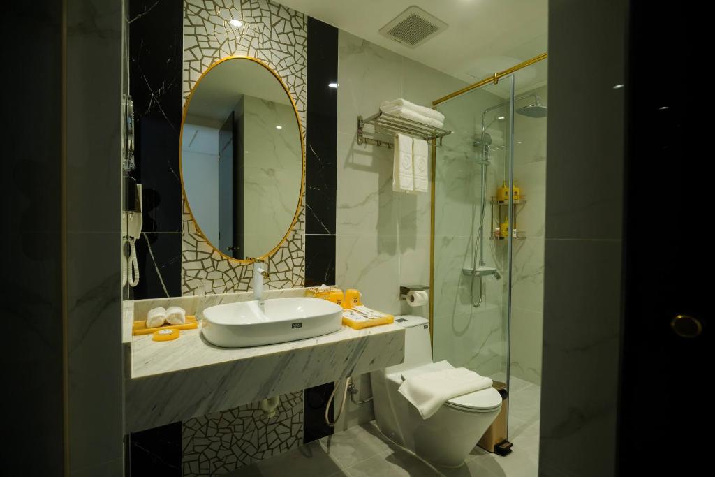 Phòng Deluxe Giường Đôi Có Ban Công