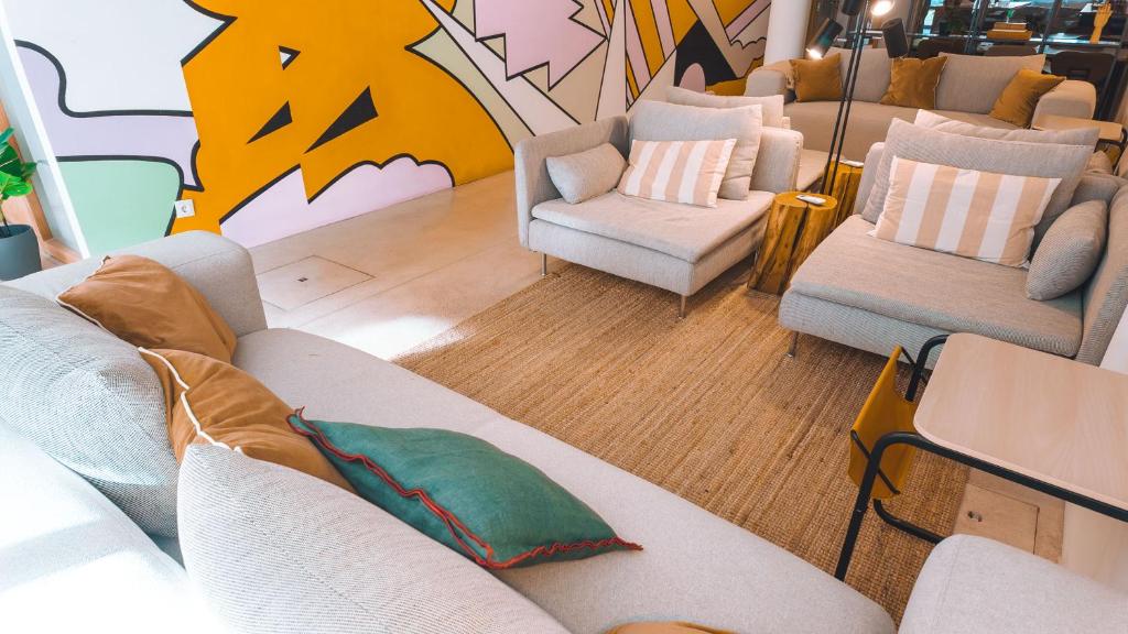 a room with couches and chairs in a store at Coliving moderno com lindo jardim in Porto