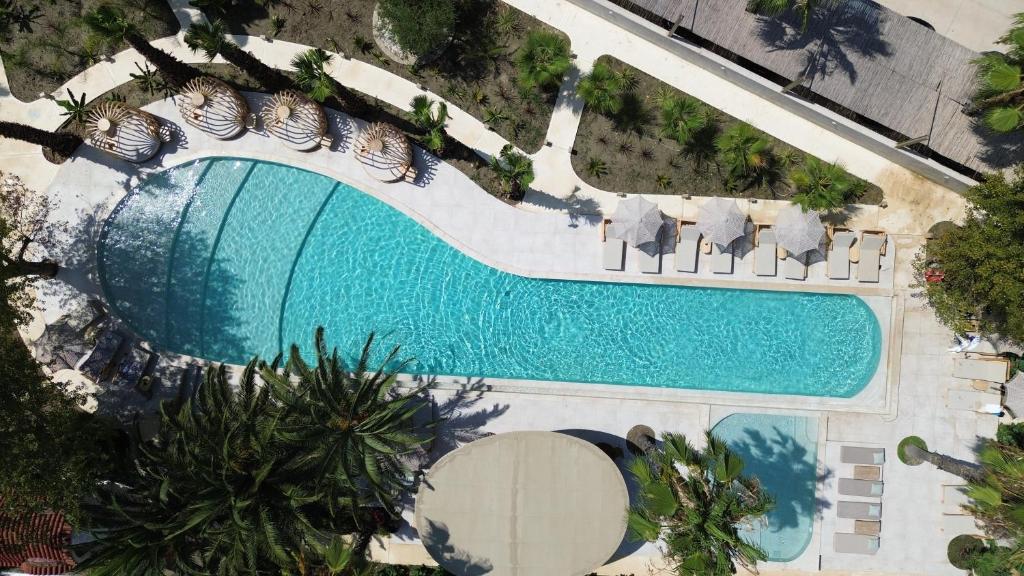 an overhead view of a swimming pool at a resort at NŪSA suites & villas in Pefkochori