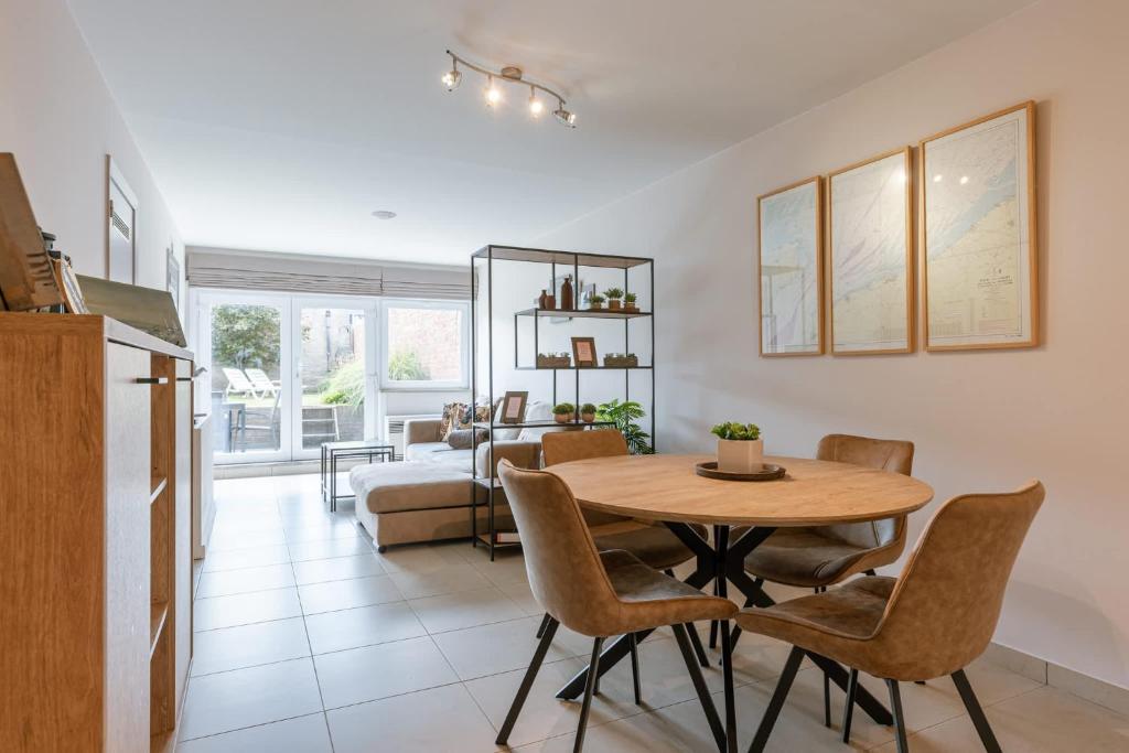 Fotografie z fotogalerie ubytování Elegant Seaside Apartment in Blankenberge v destinaci Blankenberge