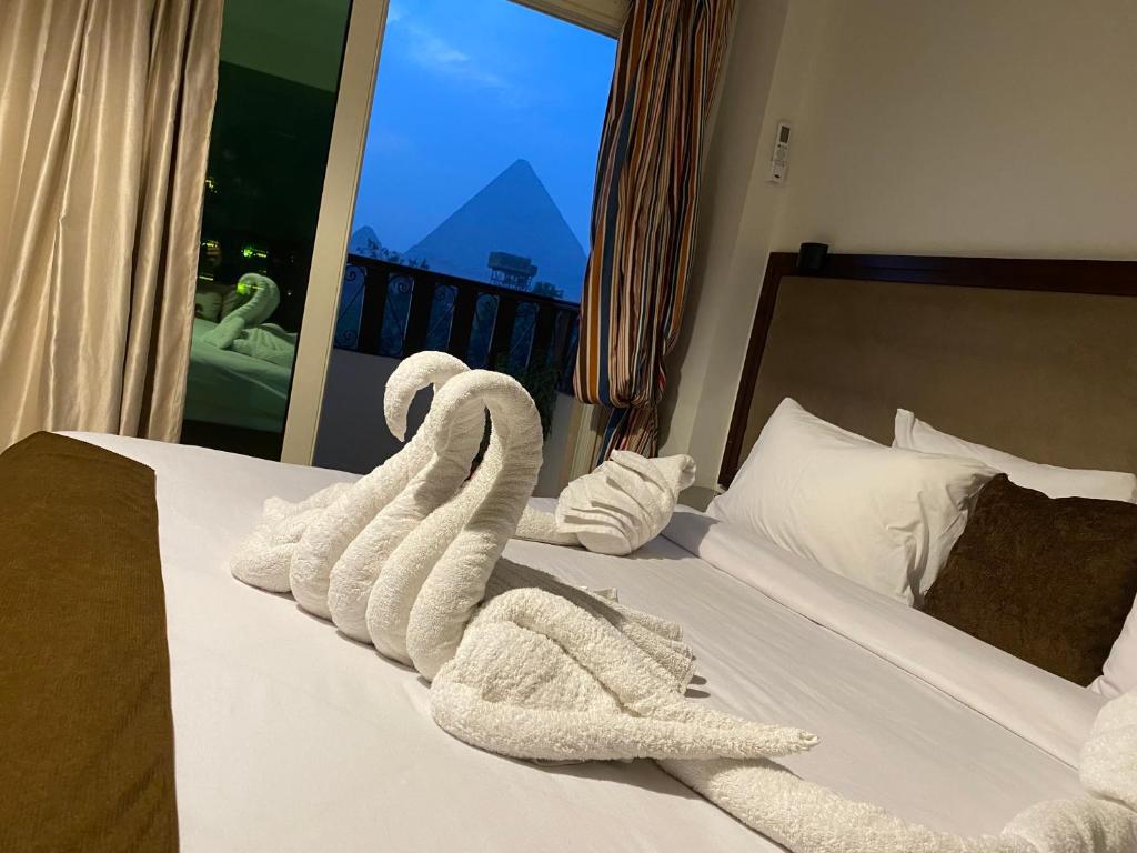 Flower Pyramids Inn - 19