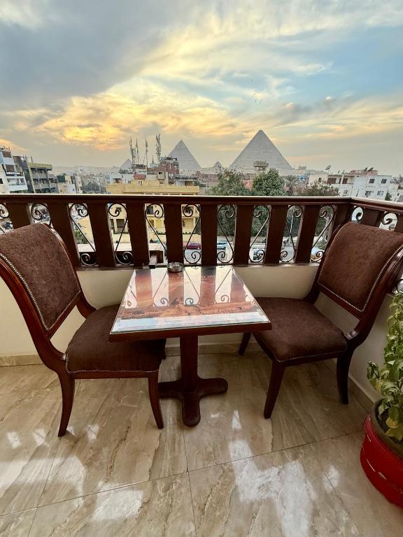 Flower Pyramids Inn - 14