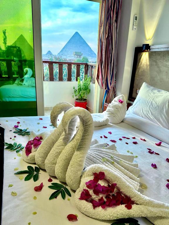 Flower Pyramids Inn - 15