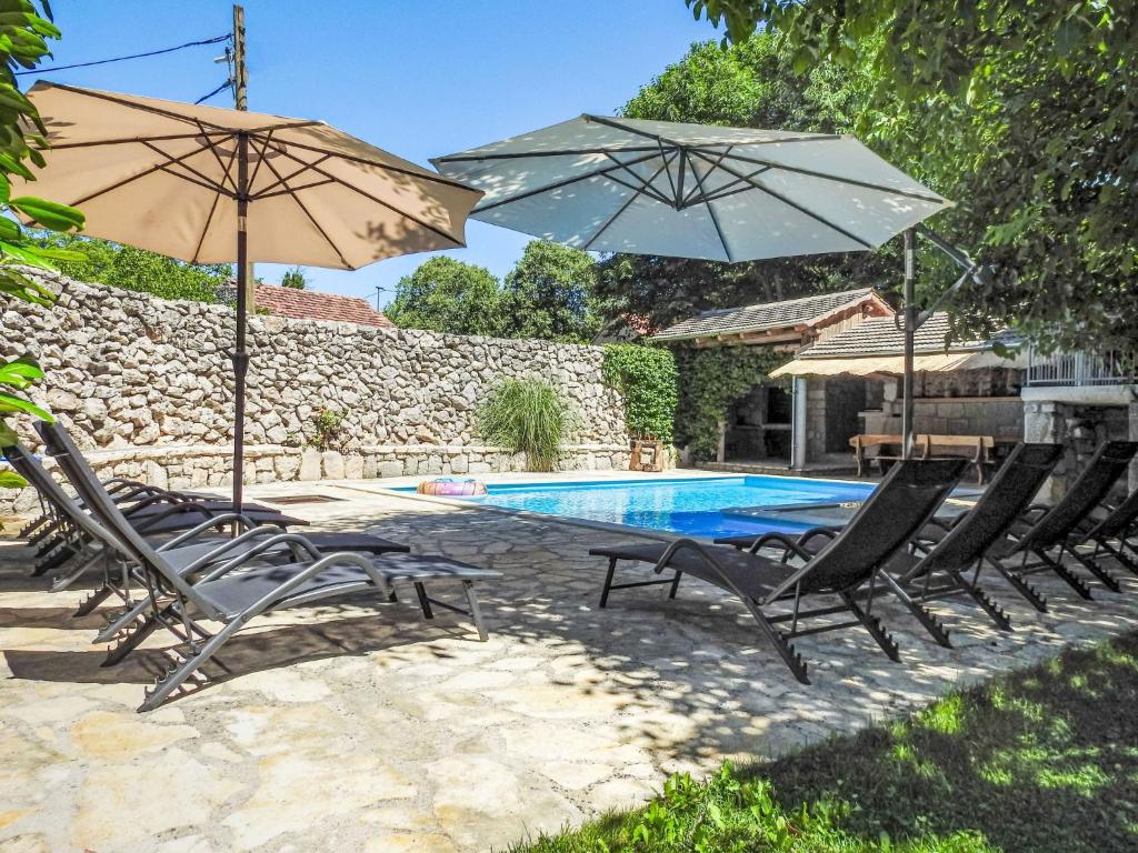 Πισίνα στο ή κοντά στο Holiday Home Markanovi Dvori by Interhome