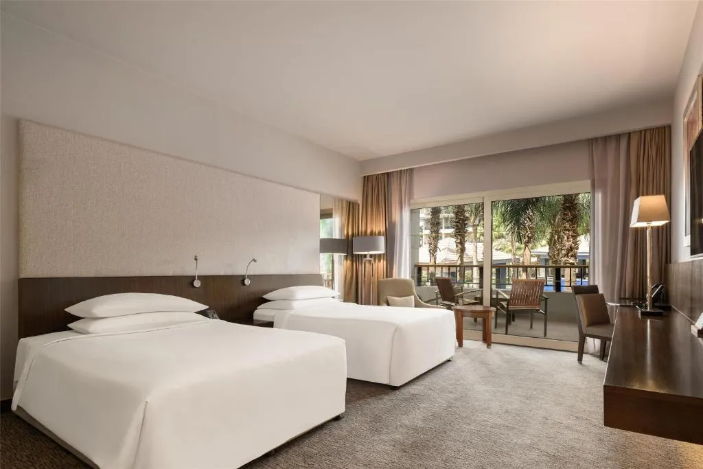 Twin Club Room
