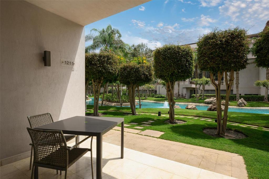 Dusit Thani LakeView Cairo - 10