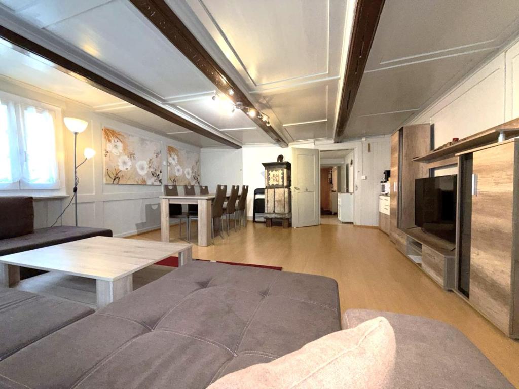 a living room with a couch and a table at Chalet-Etage Mitten im Dorf in Leukerbad