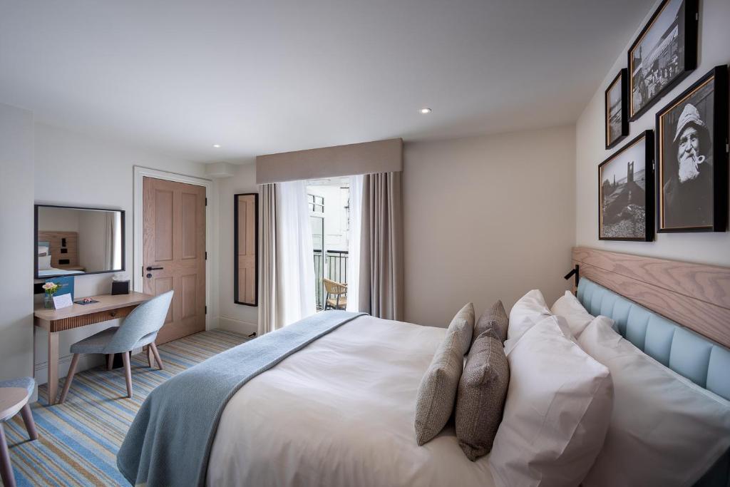 The Ship Hotel - Double Room With Balcony