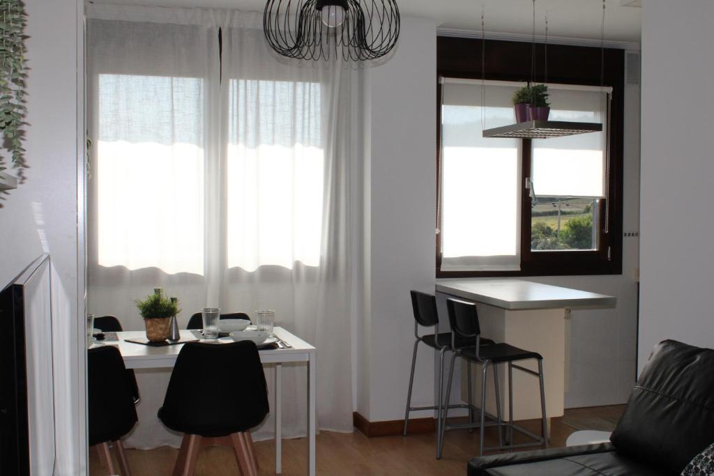 Φωτογραφία από το άλμπουμ του Coqueto apartamento con parking by beBalmy στο Χιχόν