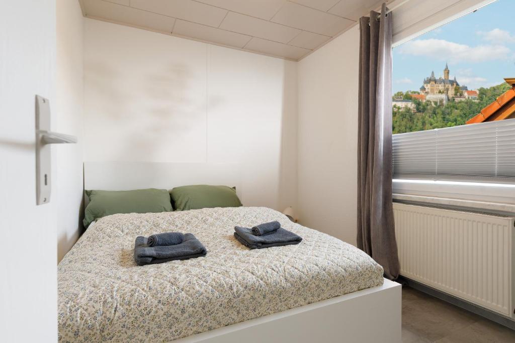 a bedroom with a bed with two towels on it at Ferienwohnung mit Schlossblick Wernigerode in Wernigerode