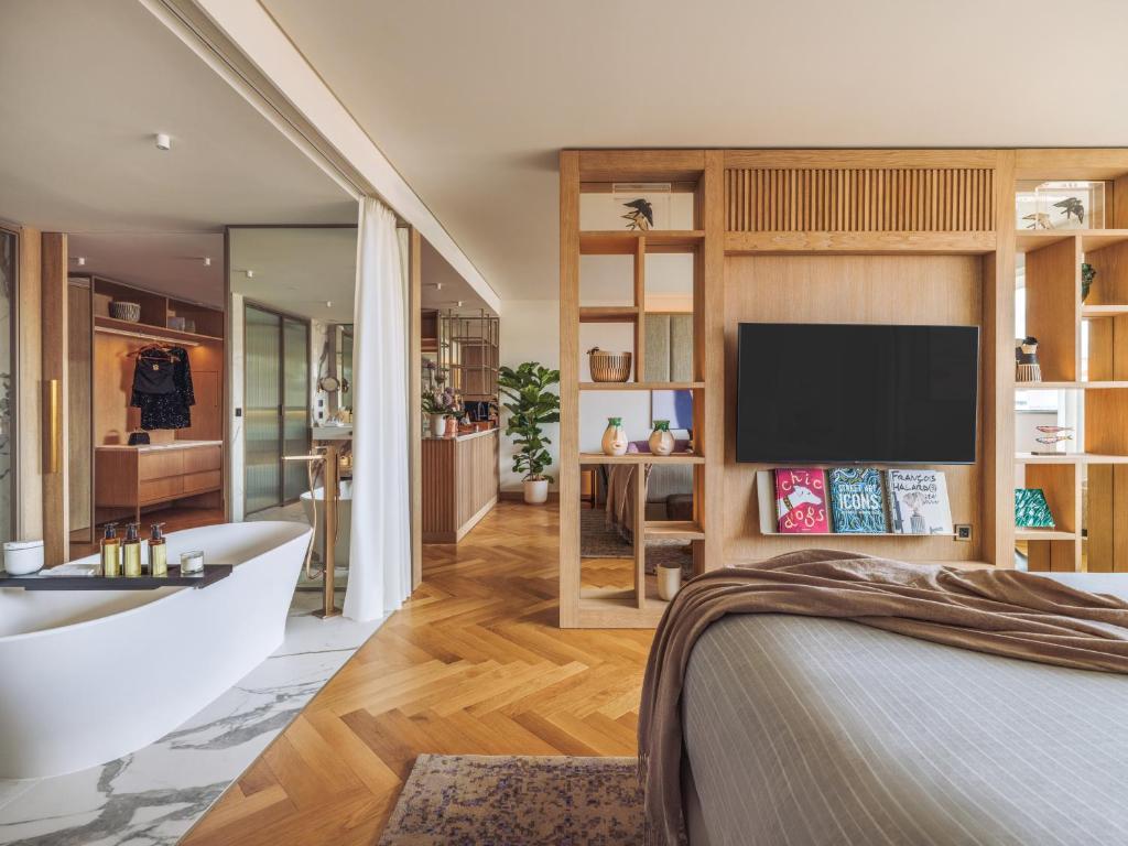 
Beyond ME+ Suite Marques de Pombal View (2 adults + 2 child)
