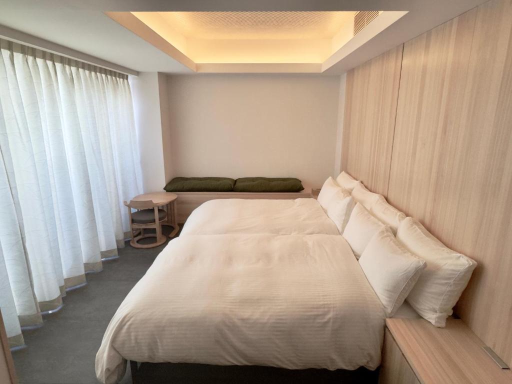 Postel nebo postele na pokoji v ubytování suirow 翠楼