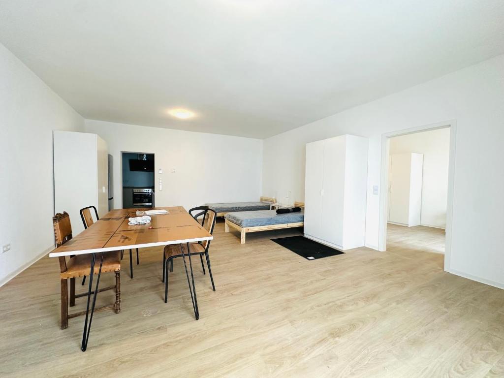 Φωτογραφία από το άλμπουμ του Zentrumsnahe Erdgeschoss-Wohnung mit Stellplatz σε Heidenheim an der Brenz