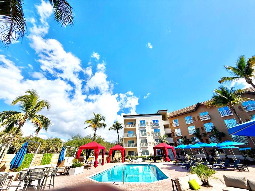 Holiday Inn Express \u0026 Suites Naples Downtown - 5th Avenue by IHG, Naples  (updated prices 2026), image size:1024x768