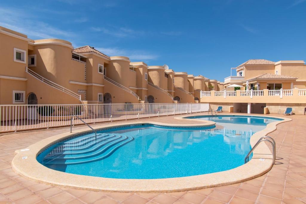 Amazing 2 Bedroom Apartment Central Location