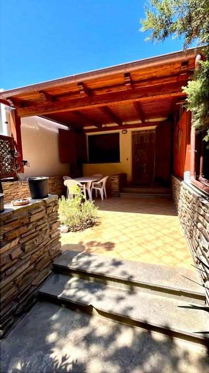 a patio of a house with a wooden roof at La Casetta al mare in Stintino