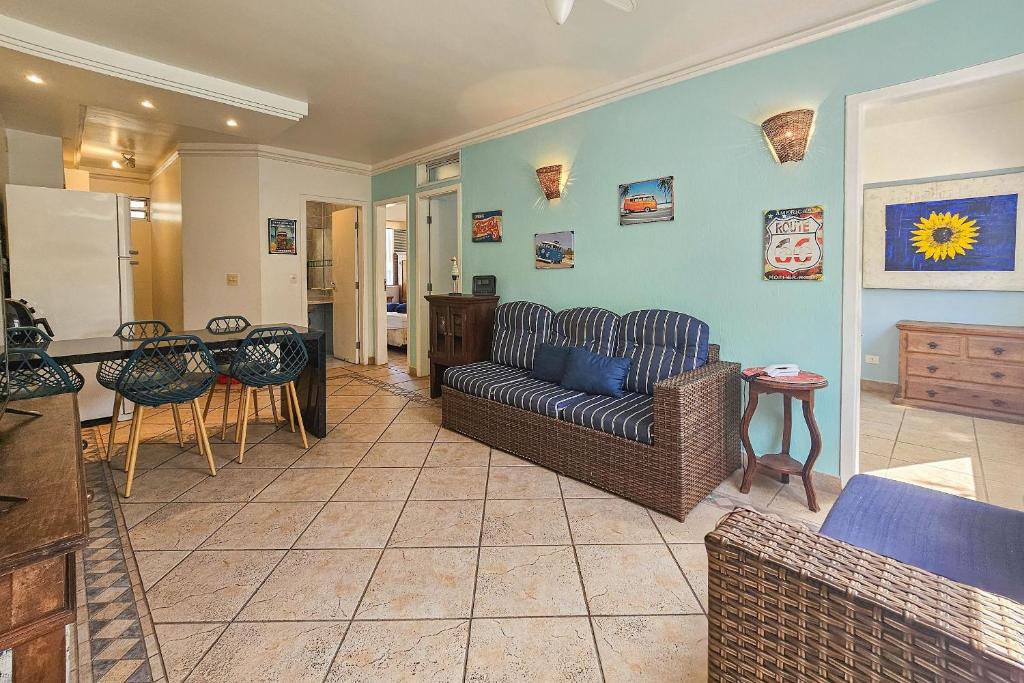 Et opholdsområde på 1E -Apartamento 3 Quartos, Sala, Cozinha, 2 Banheiros, 1 Vaga - Frente Mar