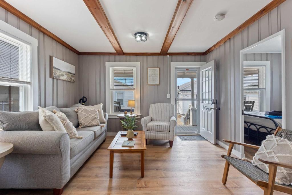 Χώρος καθιστικού στο The Seahorse - The Heart of Hampton Beach