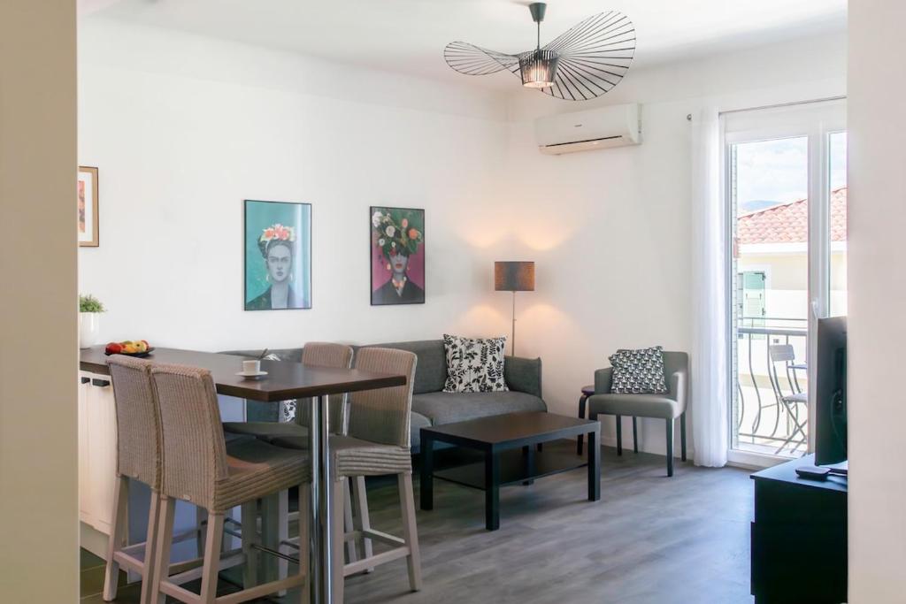 L4 Staywizus - 2BDR Hotel des Postes Central, Massena AC 2Balconies