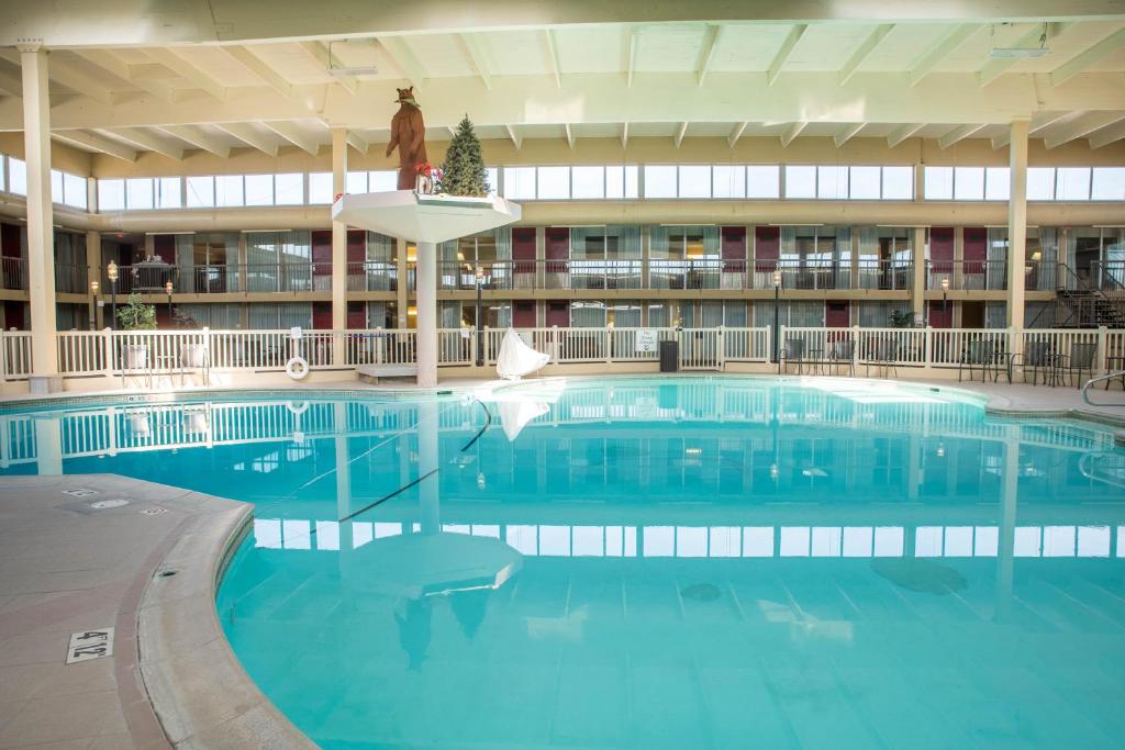 Kolam renang di atau dekat dengan Grand Idaho Extended Stay