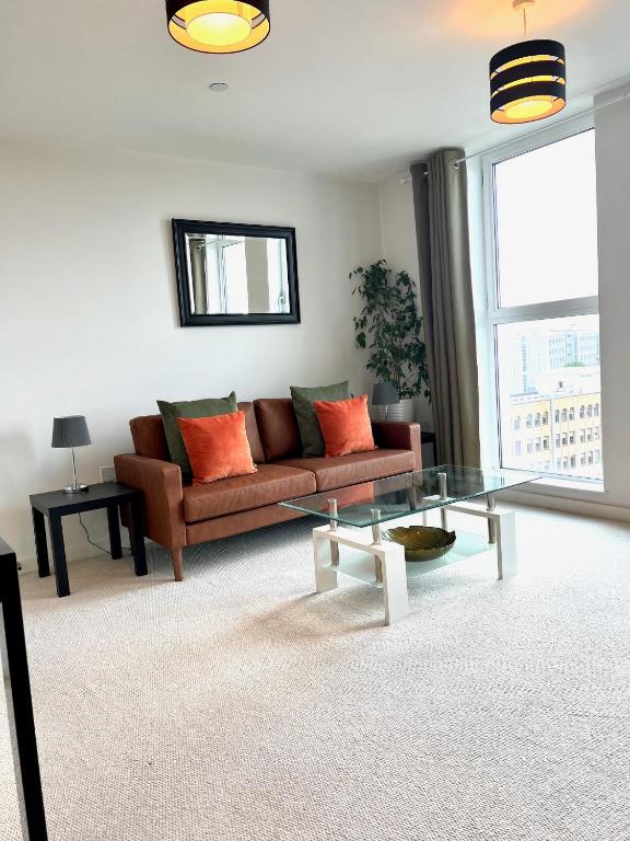 Ruang duduk di Bedford Central - 1 Bed - Free Parking