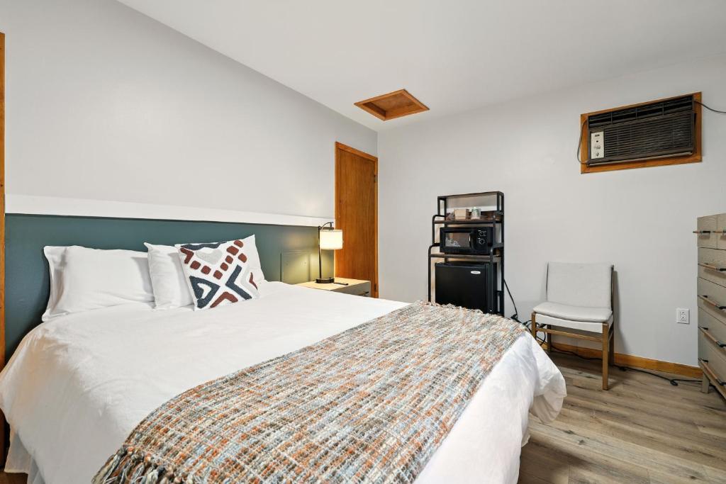 Hillside Hotel photo