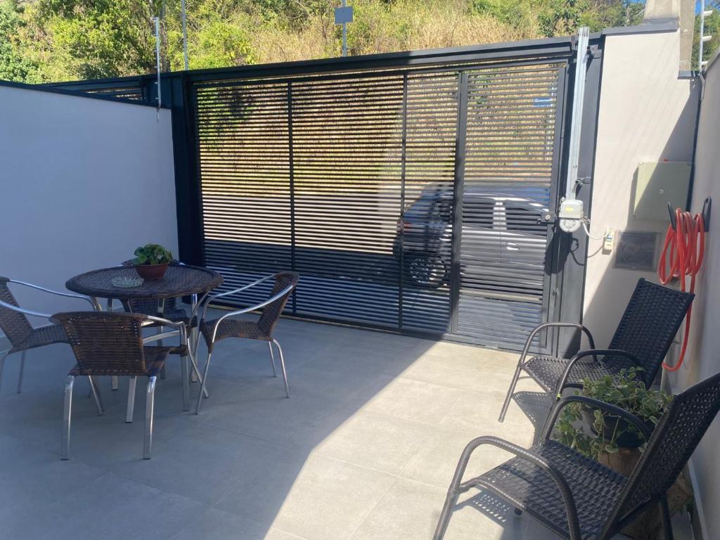 Φωτογραφία από το άλμπουμ του Quarto com Varanda e Vista para a Mata σε Jaguariuna