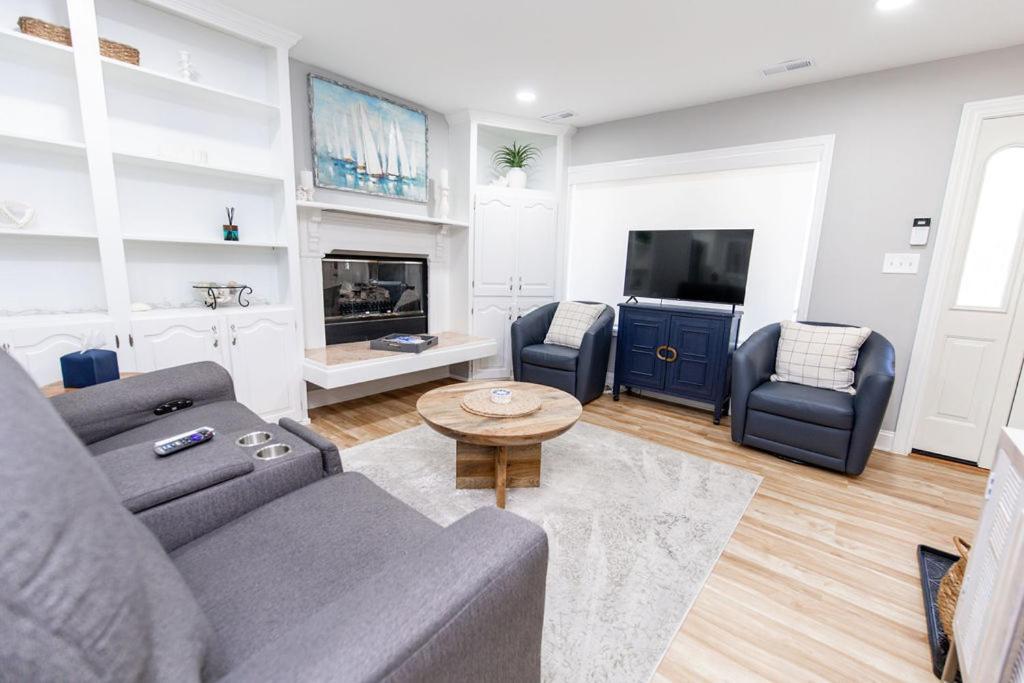 a living room with a couch and two chairs and a tv at Cozy Cottage w Beach Access Near Annapolis in Annapolis
