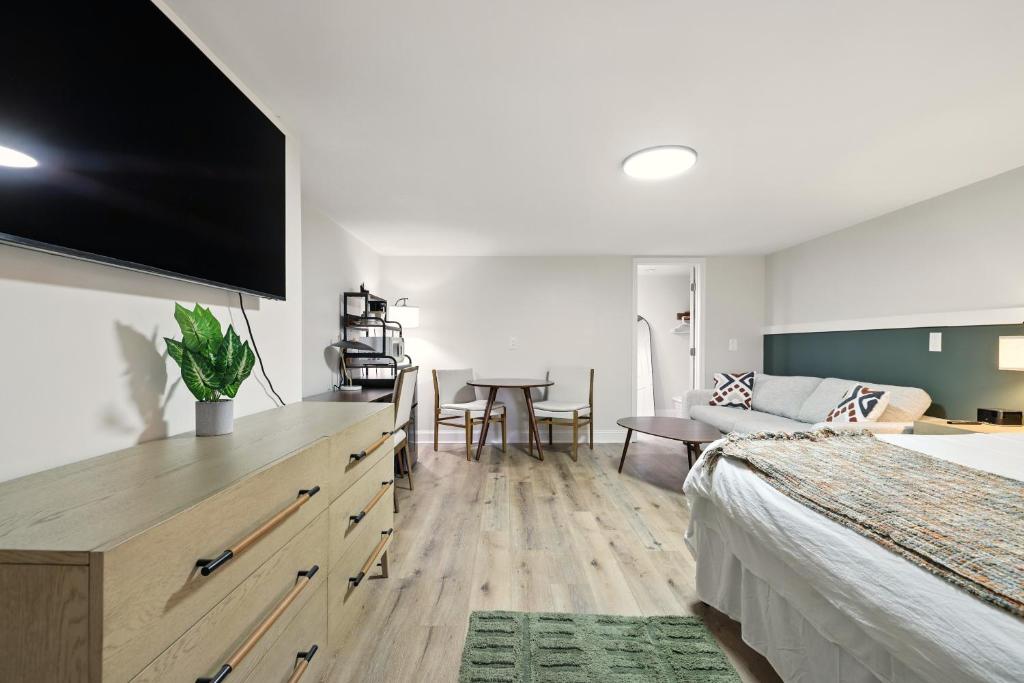 Hillside Hotel photo