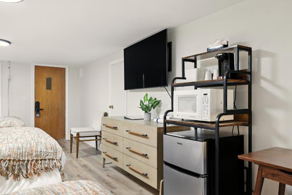 Hillside Hotel photo