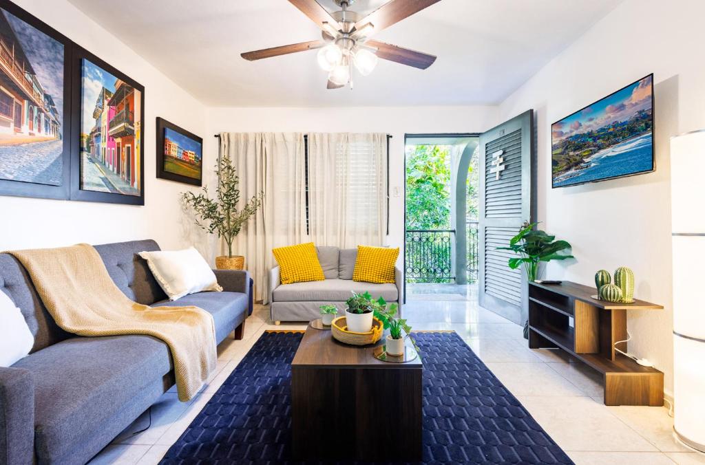 Et opholdsområde på Ocean Sol in Old SanJuan by PH