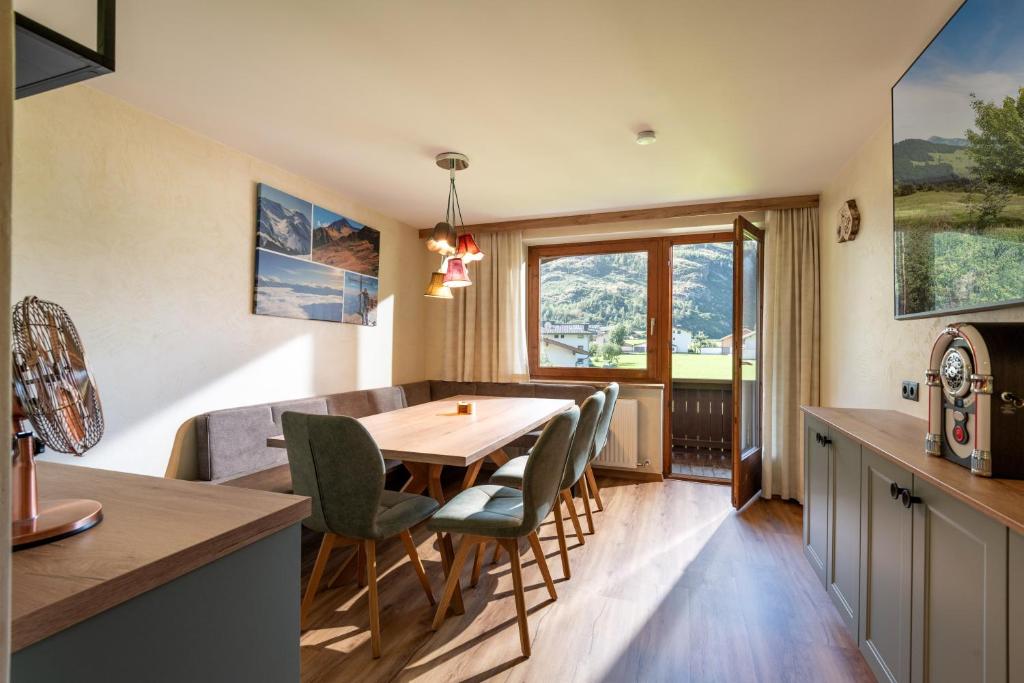 a kitchen and dining room with a table and chairs at Ferienwohnung Berta in Zell am Ziller