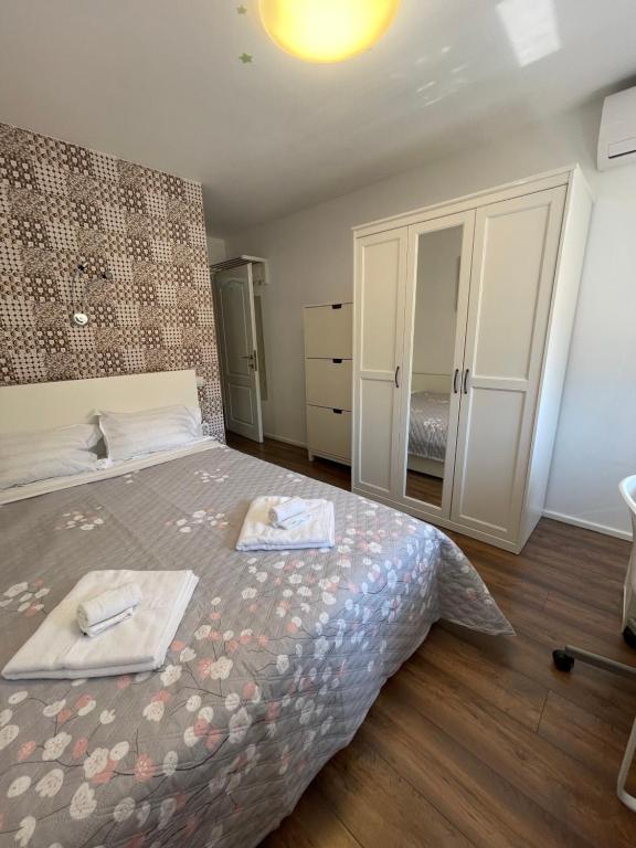 Ένα ή περισσότερα κρεβάτια σε δωμάτιο στο Marisah Residence #8