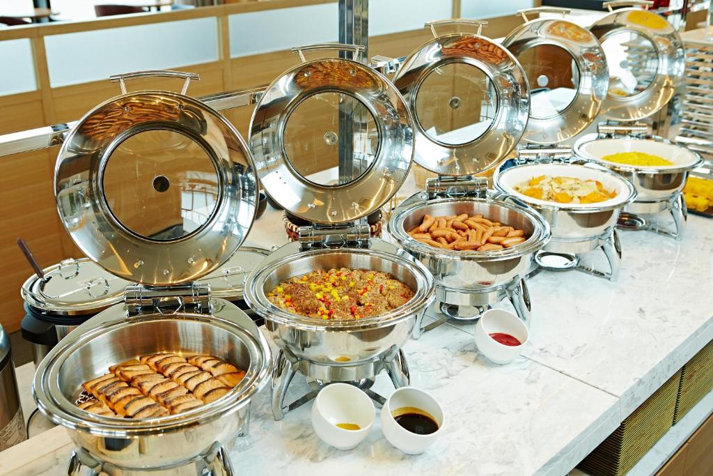 ホテルの敷地内または近くでの食事または食べ物