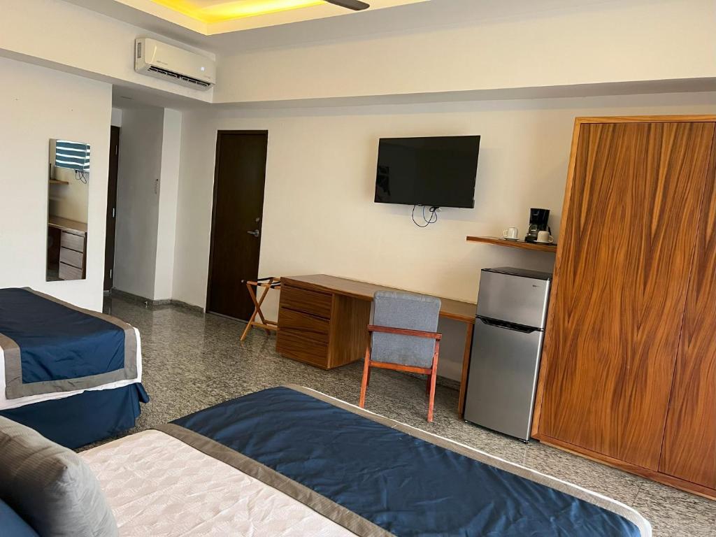 Los Picos Hotel & Suites Bucerias - 泳池景托雷皮科斯 2 张大号床间