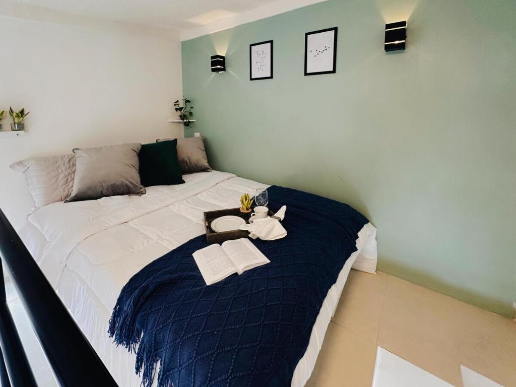 a bedroom with a bed with a stuffed animal on it at Loft Aconchegante & bem localizado 04 in Feira de Santana