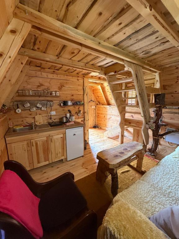 Cottage Bumblebee - 7