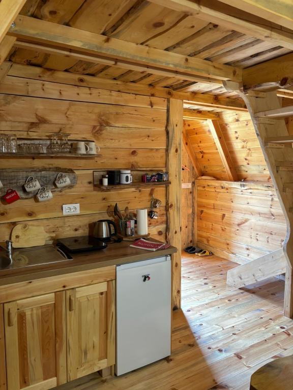 Cottage Bumblebee - 19