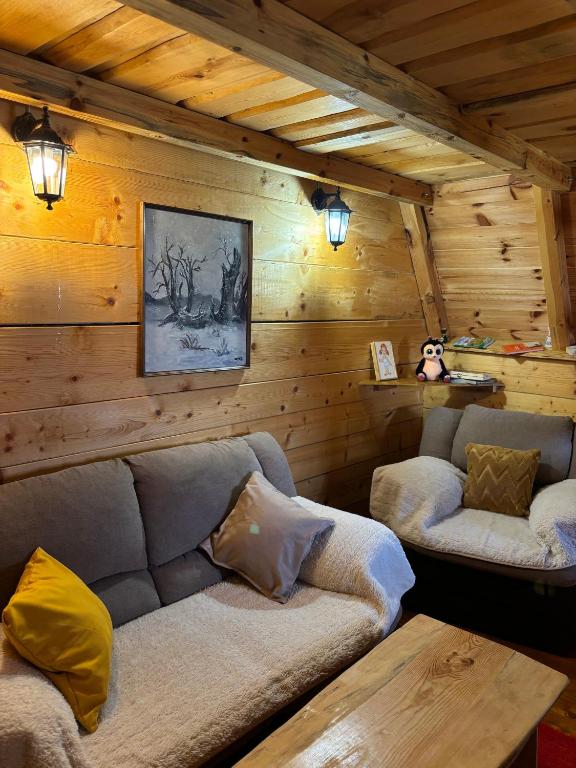 Cottage Bumblebee - 16