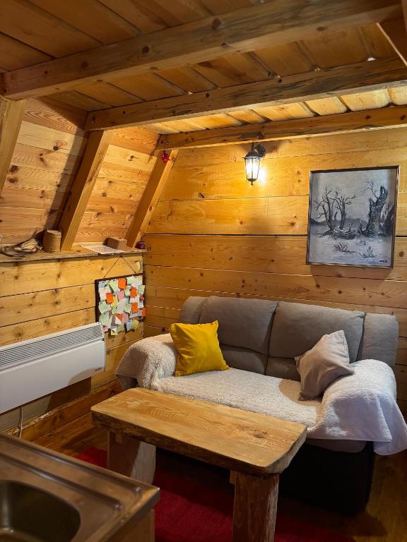 Cottage Bumblebee - 15