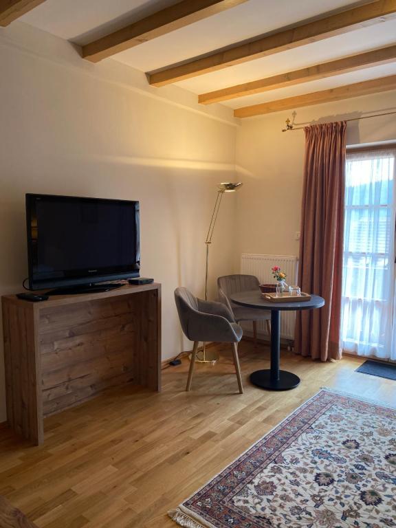 Le Val Charmant - Family Room