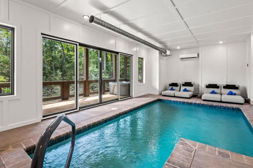 Starlight Ridge - Luxury Indoor Pool with Theatre, Sevierville (updated ...