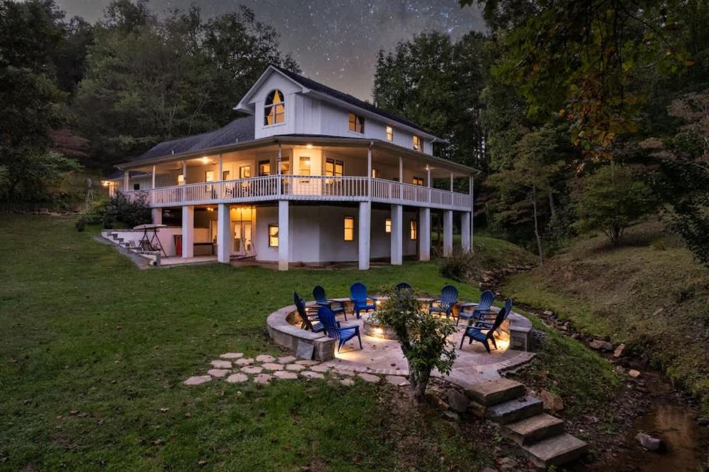 Jardin de l'établissement Creekside Manor - Secluded 30-Acre Family Retreat