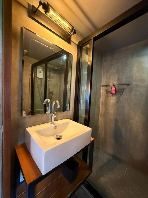 Sukhum Rajamangala-Phatthanakan Rooms - Resim 29