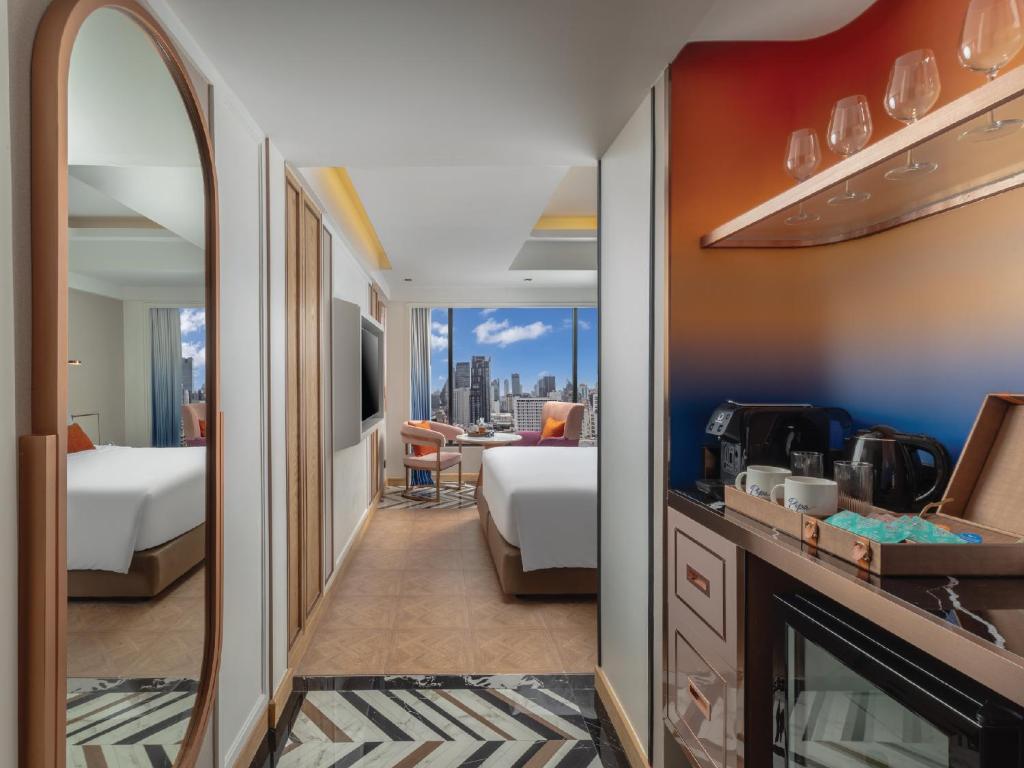 
Premier Sky King or Queen Room with Club Benefit
